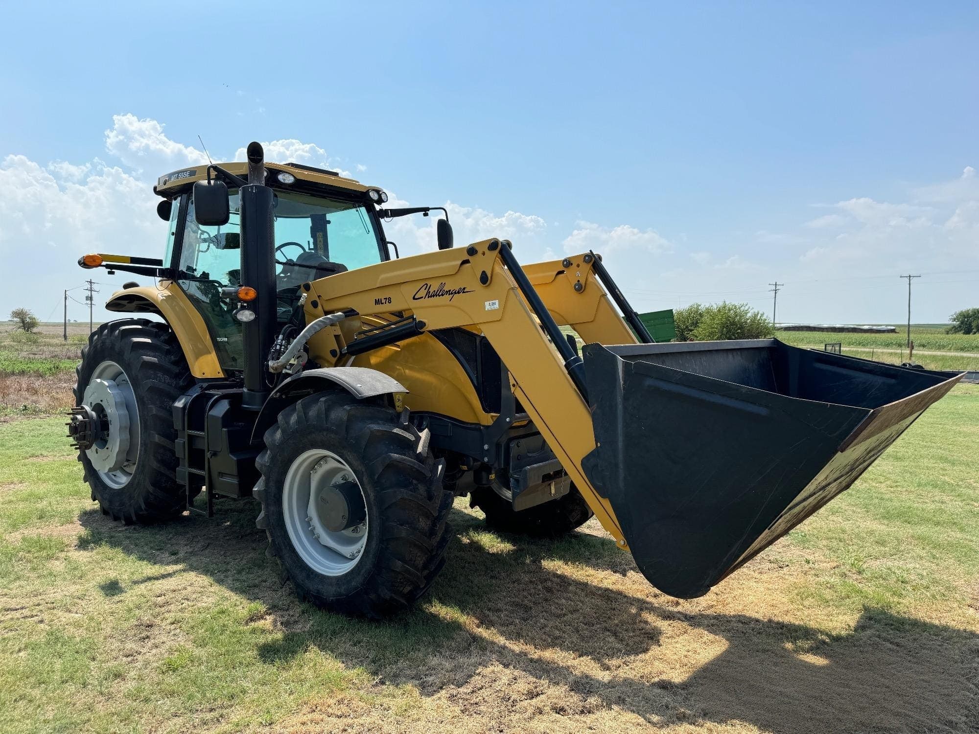 2018 Challenger MT555E MFWD Tractor w/Loader listing photo